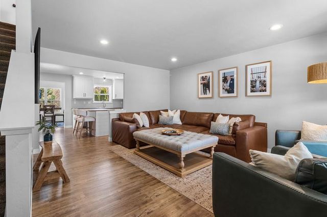 1108 HEYERDAHL HEIGHTS, Hobart, WI 54115