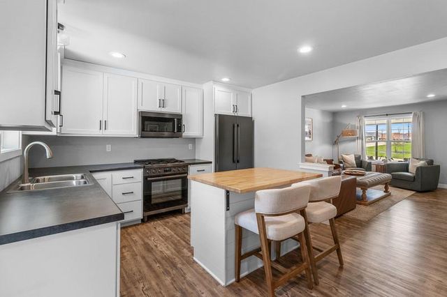 1108 HEYERDAHL HEIGHTS, Hobart, WI 54115