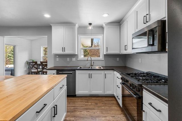 1108 HEYERDAHL HEIGHTS, Hobart, WI 54115