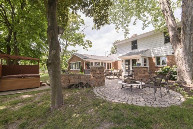 18385 Heathway LANE, Brookfield, WI 53045