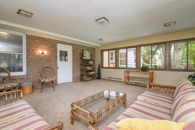 18385 Heathway LANE, Brookfield, WI 53045