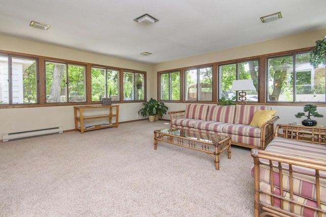 18385 Heathway LANE, Brookfield, WI 53045