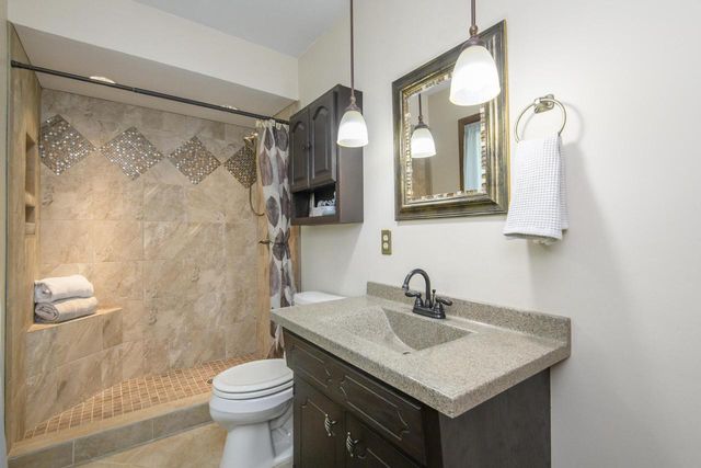 18385 Heathway LANE, Brookfield, WI 53045