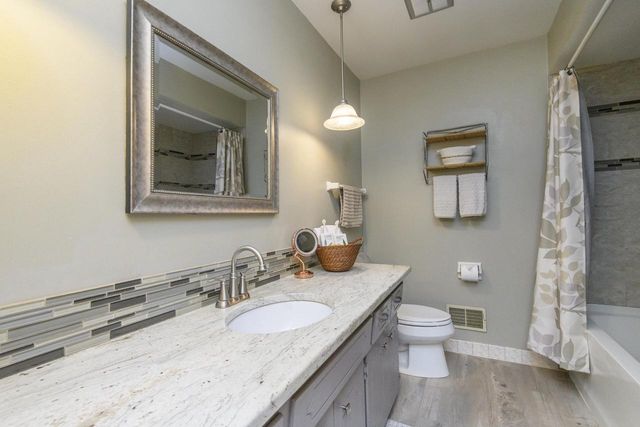18385 Heathway LANE, Brookfield, WI 53045