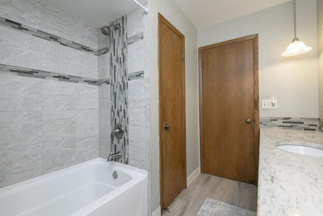 18385 Heathway LANE, Brookfield, WI 53045