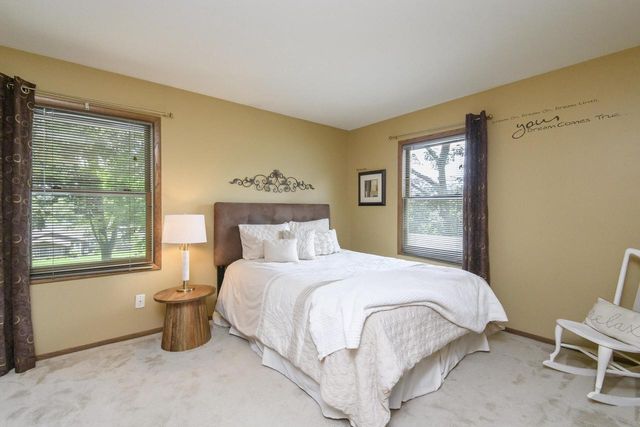 18385 Heathway LANE, Brookfield, WI 53045