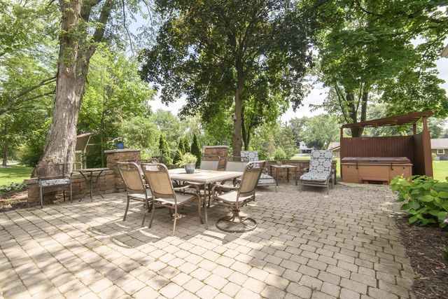 18385 Heathway LANE, Brookfield, WI 53045