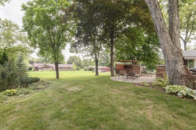 18385 Heathway LANE, Brookfield, WI 53045