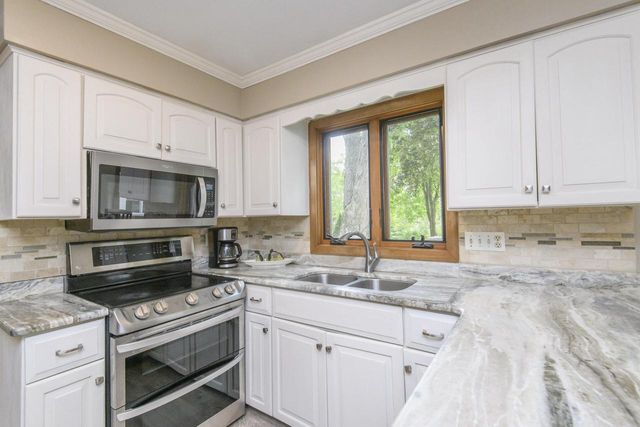 18385 Heathway LANE, Brookfield, WI 53045