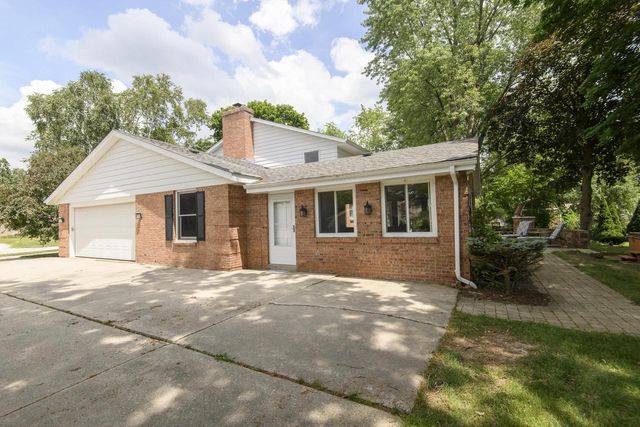 18385 Heathway LANE, Brookfield, WI 53045