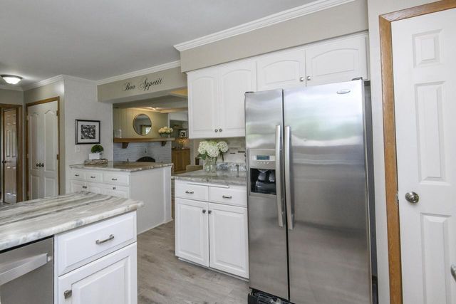 18385 Heathway LANE, Brookfield, WI 53045
