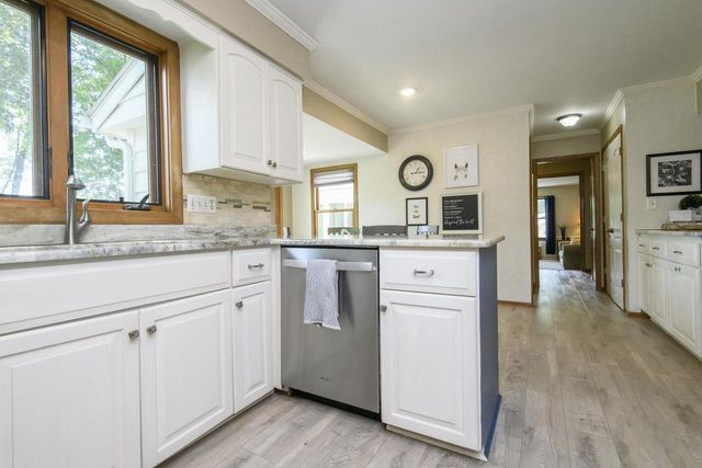 18385 Heathway LANE, Brookfield, WI 53045