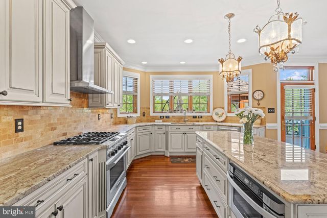 5452 CHANDLEY FARM CIR, Centreville, VA 20120