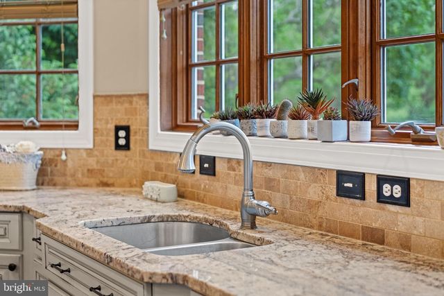 5452 CHANDLEY FARM CIR, Centreville, VA 20120