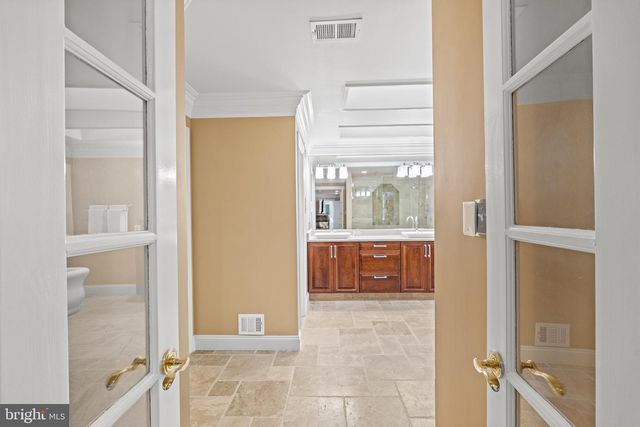 5452 CHANDLEY FARM CIR, Centreville, VA 20120