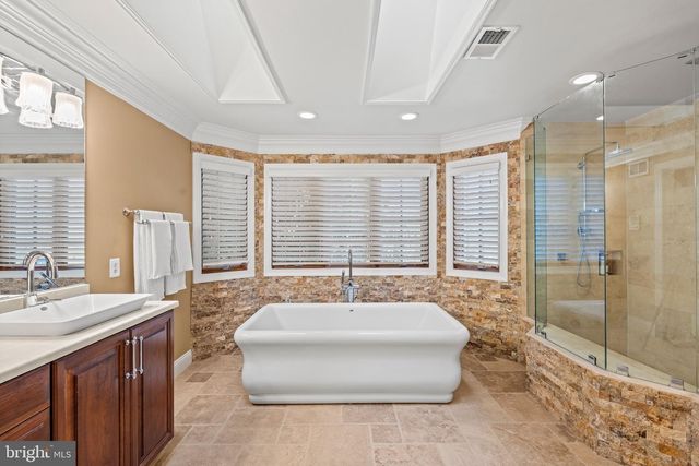 5452 CHANDLEY FARM CIR, Centreville, VA 20120