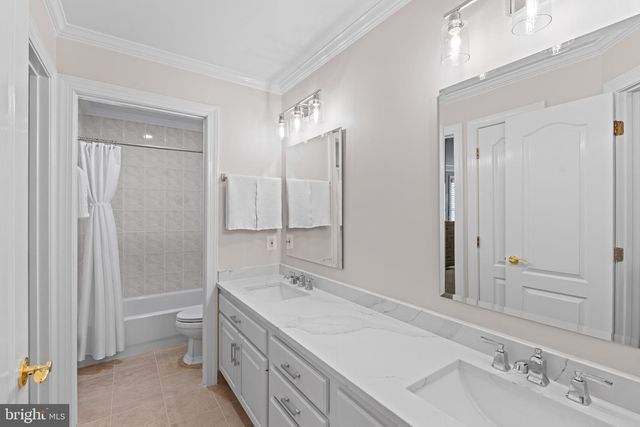 5452 CHANDLEY FARM CIR, Centreville, VA 20120