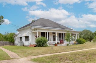 403 E 7th ST, Flatonia, TX 78941