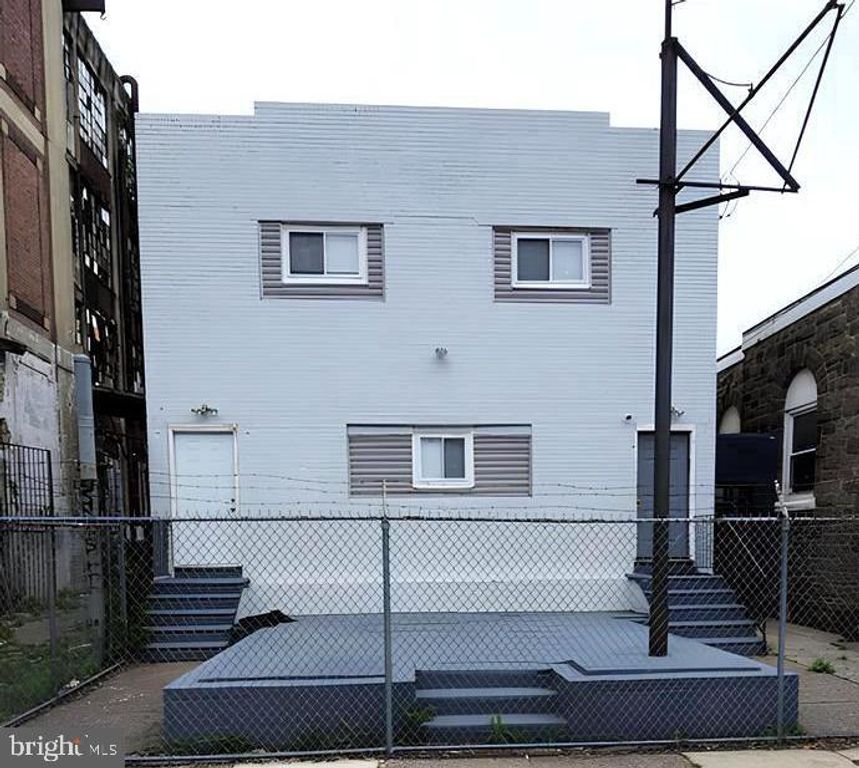 2045 W TORONTO ST, Philadelphia, PA 19132