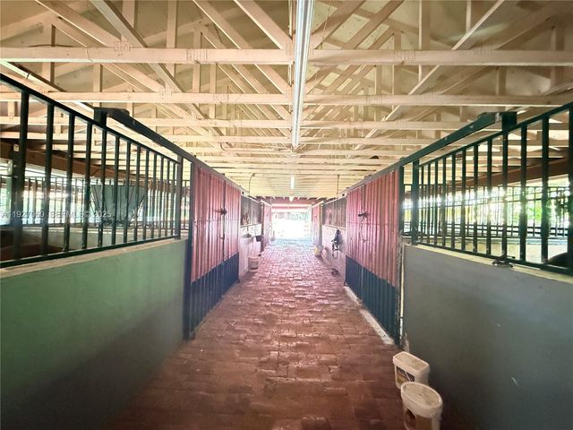 5877 SW 123rd Ave Main, Miami, FL 33183