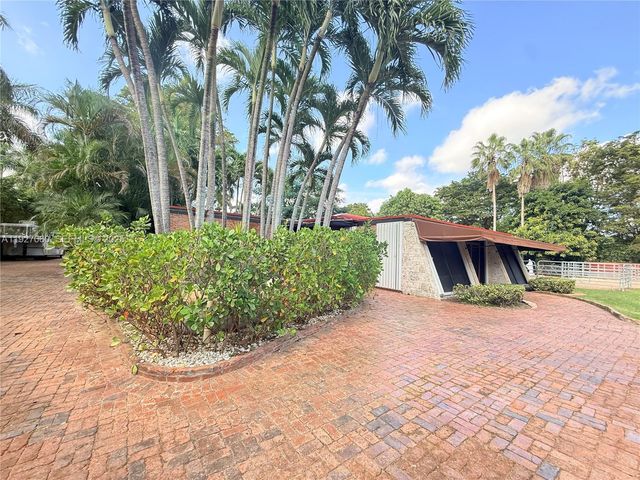 5877 SW 123rd Ave Main, Miami, FL 33183