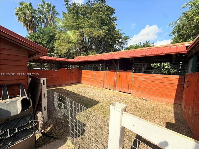 5877 SW 123rd Ave Main, Miami, FL 33183