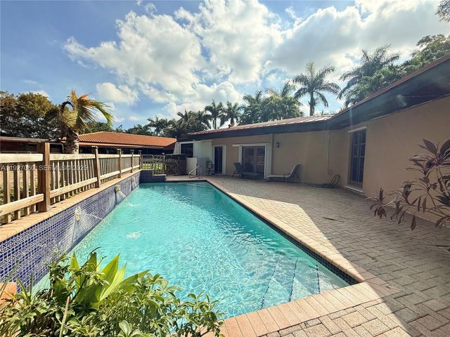 5877 SW 123rd Ave Main, Miami, FL 33183