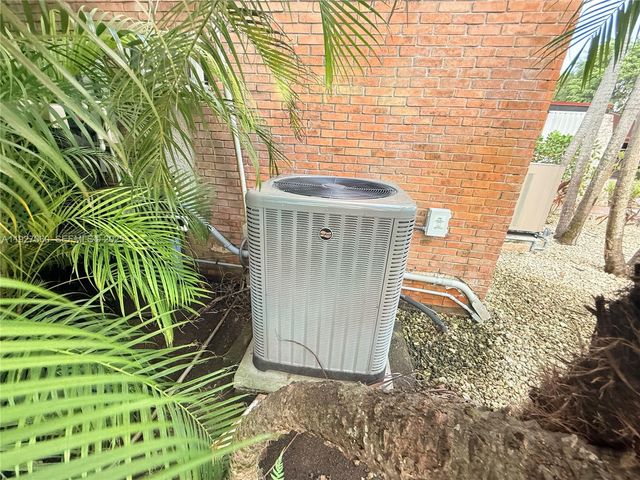 5877 SW 123rd Ave Main, Miami, FL 33183