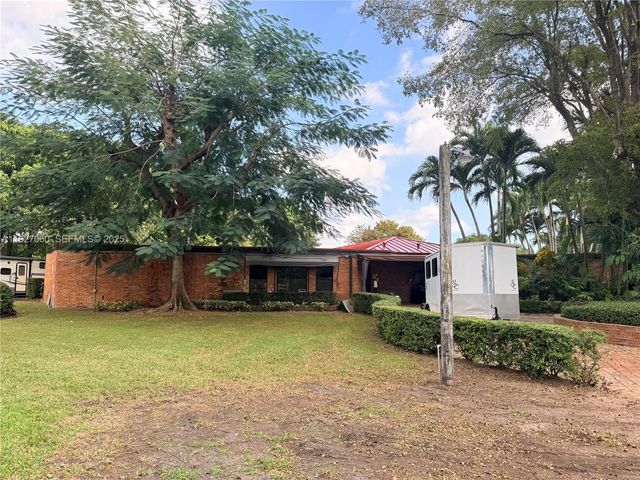 5877 SW 123rd Ave Main, Miami, FL 33183