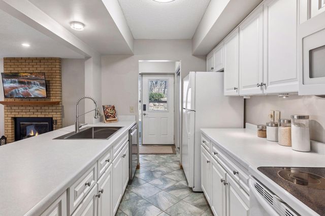 1811 Yuma Lane N, Plymouth, MN 55447