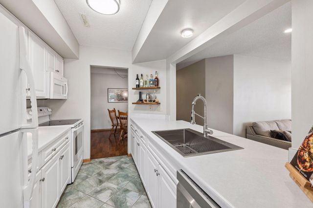 1811 Yuma Lane N, Plymouth, MN 55447