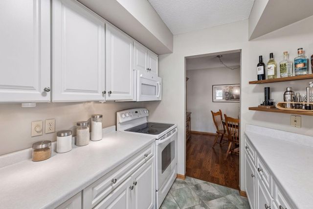 1811 Yuma Lane N, Plymouth, MN 55447