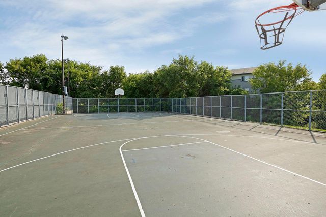 1811 Yuma Lane N, Plymouth, MN 55447