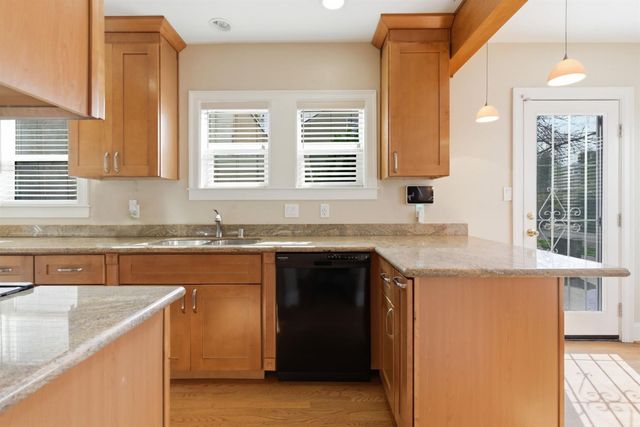 686 S Tuxedo Ave, Stockton, CA 95204