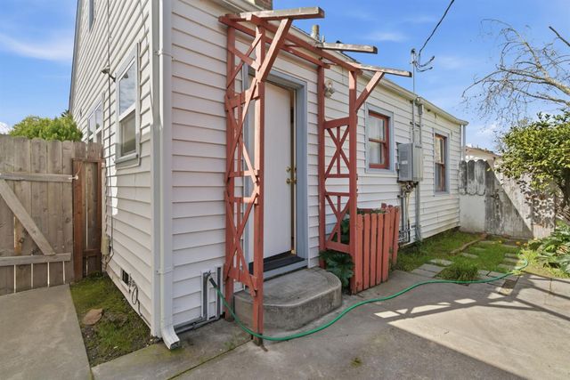 686 S Tuxedo Ave, Stockton, CA 95204