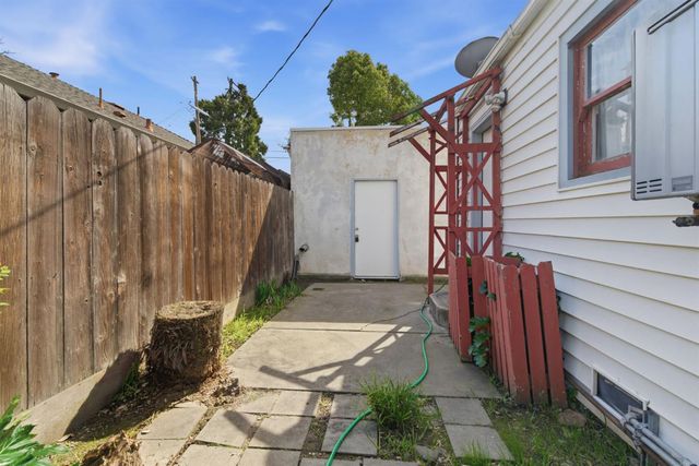 686 S Tuxedo Ave, Stockton, CA 95204