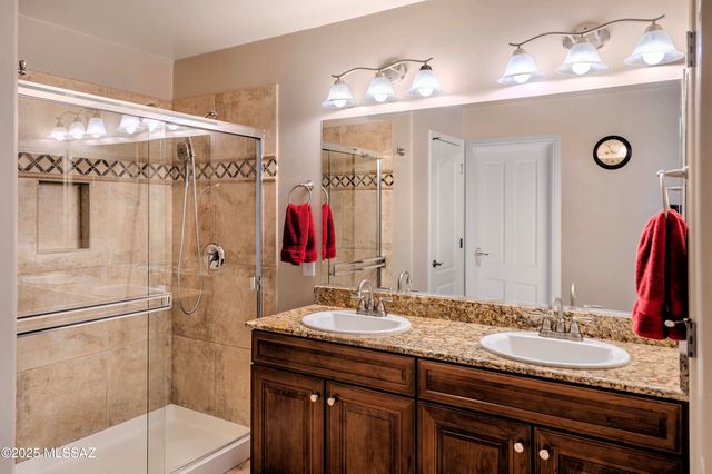 1042 E Madera Grove Lane, Sahuarita, AZ 85629