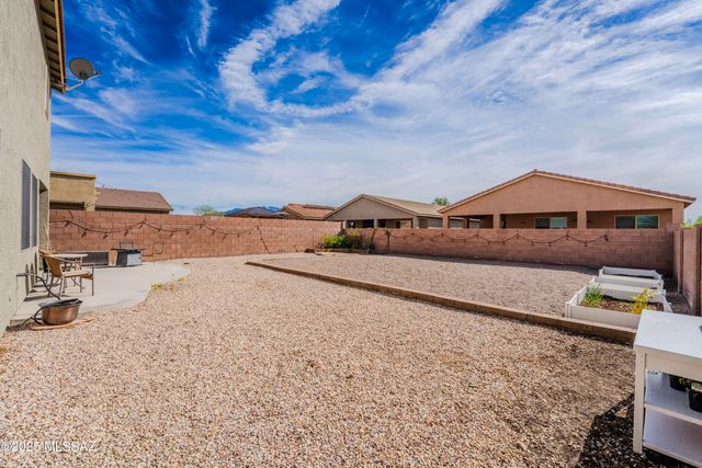 1042 E Madera Grove Lane, Sahuarita, AZ 85629