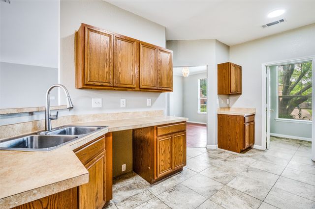 870 raintree Lane, Desoto, TX 75115