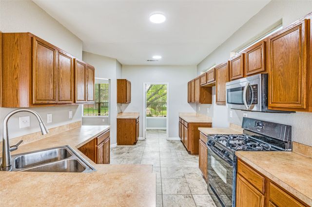 870 raintree Lane, Desoto, TX 75115