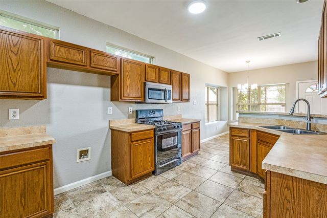 870 raintree Lane, Desoto, TX 75115