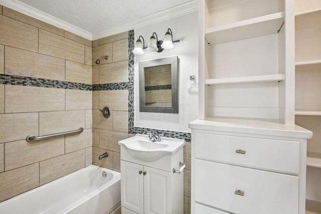 1409 Fairbanks Street, Houston, TX 77009