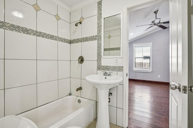 1409 Fairbanks Street, Houston, TX 77009