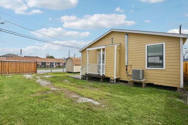 1409 Fairbanks Street, Houston, TX 77009