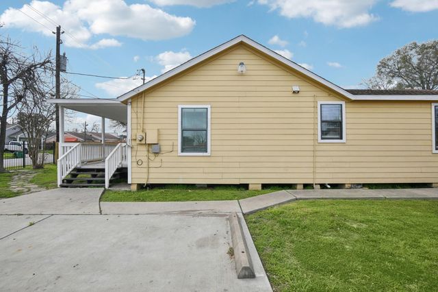 1409 Fairbanks Street, Houston, TX 77009