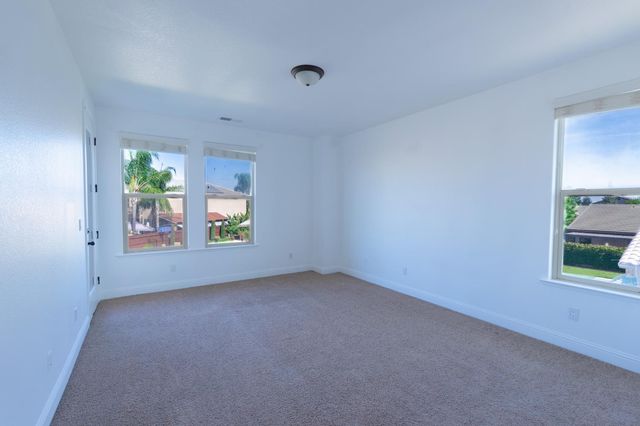 6120 N La Paz Avenue, Fresno, CA 93723