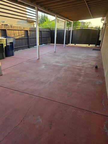 6120 N La Paz Avenue, Fresno, CA 93723
