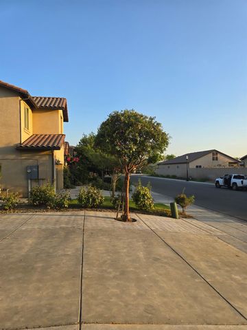 6120 N La Paz Avenue, Fresno, CA 93723