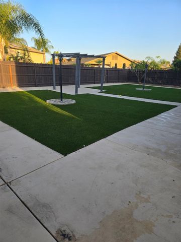 6120 N La Paz Avenue, Fresno, CA 93723