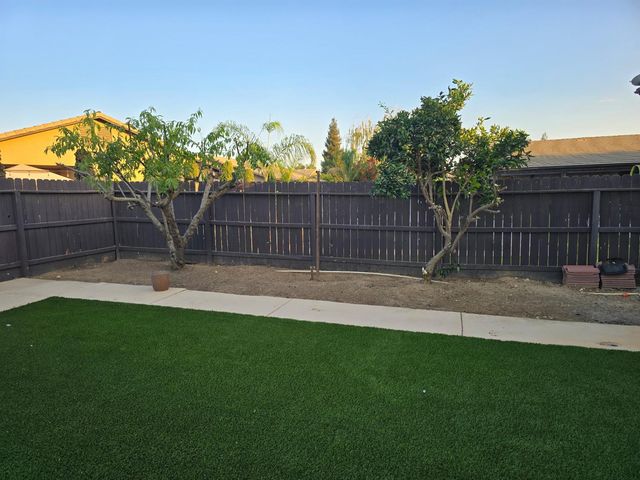 6120 N La Paz Avenue, Fresno, CA 93723